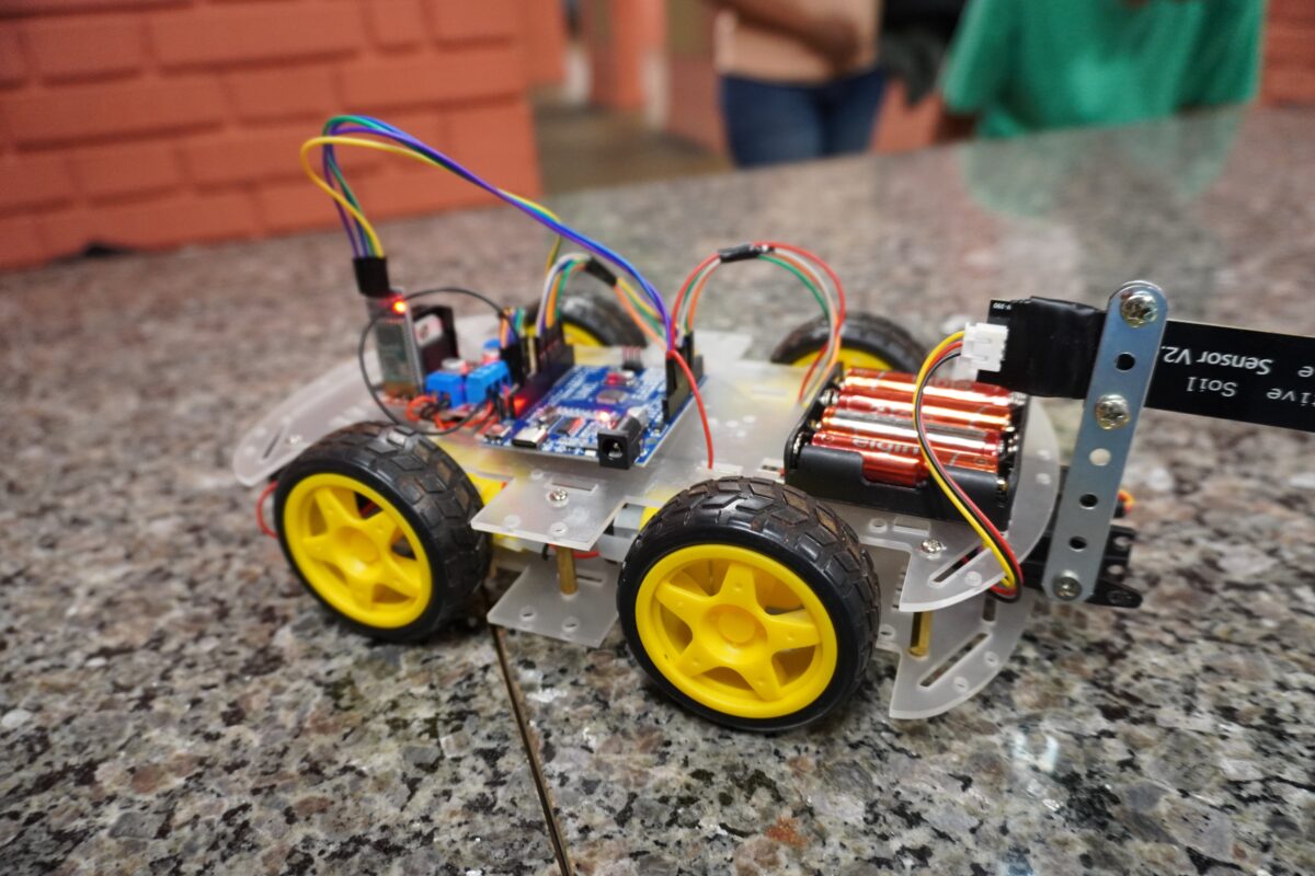 Projeto de robótica desenvolvido por estudantes da rede estadual conquista 3º lugar em Mostra Regional, em Sete Lagoas
